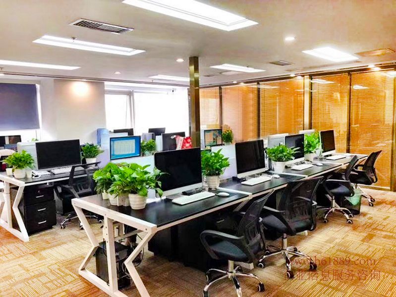 會展中心地鐵口現代國際商務大廈多套辦公室出租，網絡技術服務完善，圖片實拍，租客免擁